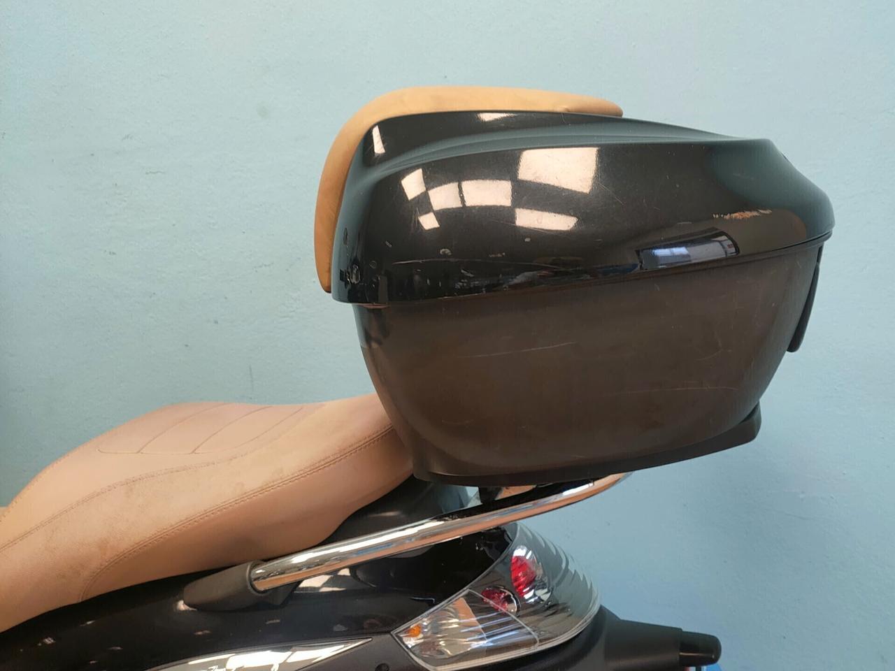 Piaggio Beverly Cruiser 500 con Akrapovic