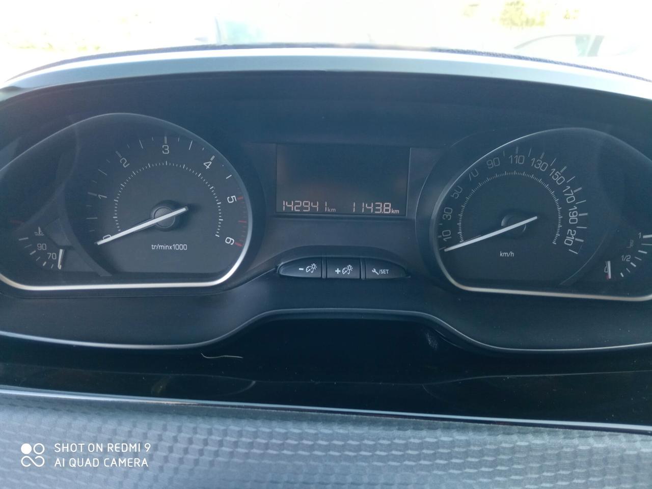 Peugeot 2008 BlueHDi 100 S&S Signature