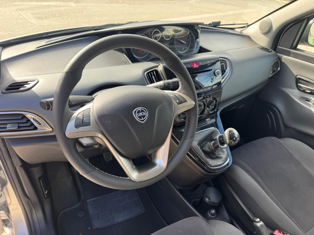 Lancia Ypsilon 1.2 69 CV 5 porte Gold