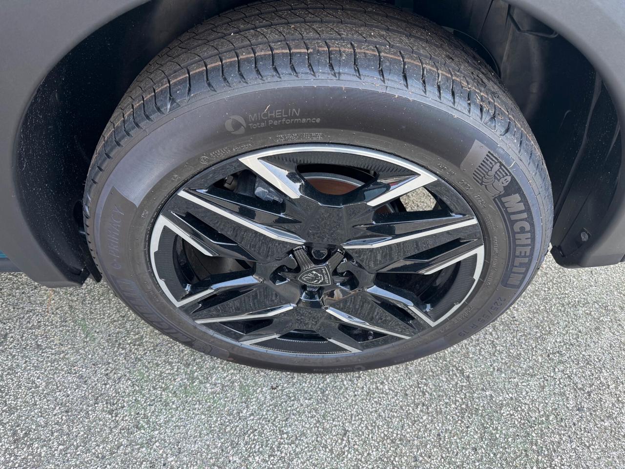 Peugeot New 3008 1.2cc Hybrid 145cv e-DCS6 Allure