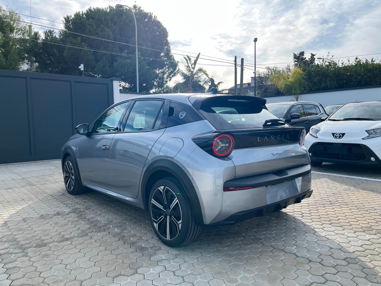 Lancia Ypsilon 1.2 100cv Hybrid e-DCT Automatic Km0