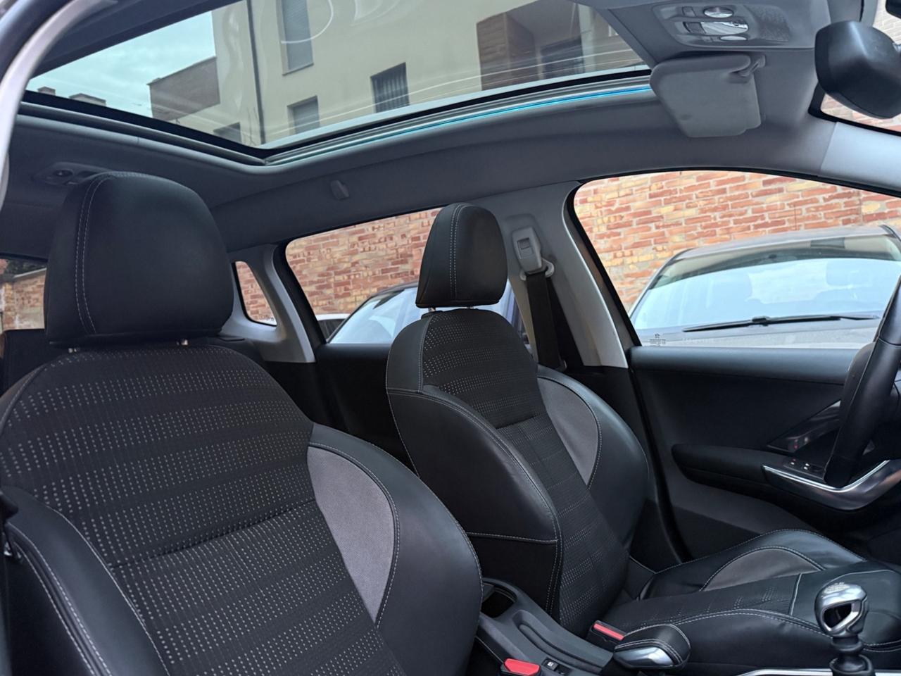 Peugeot 2008 1.6 e-HDi 115 CV Stop&Start Féline