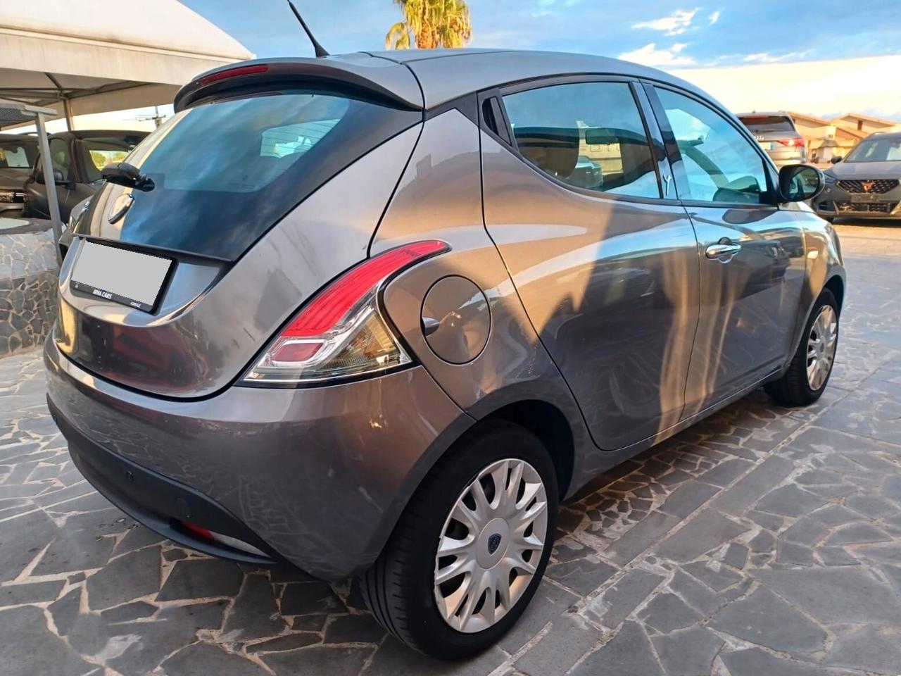 Lancia Ypsilon 1.2 69 CV 5 porte S&S Platinum