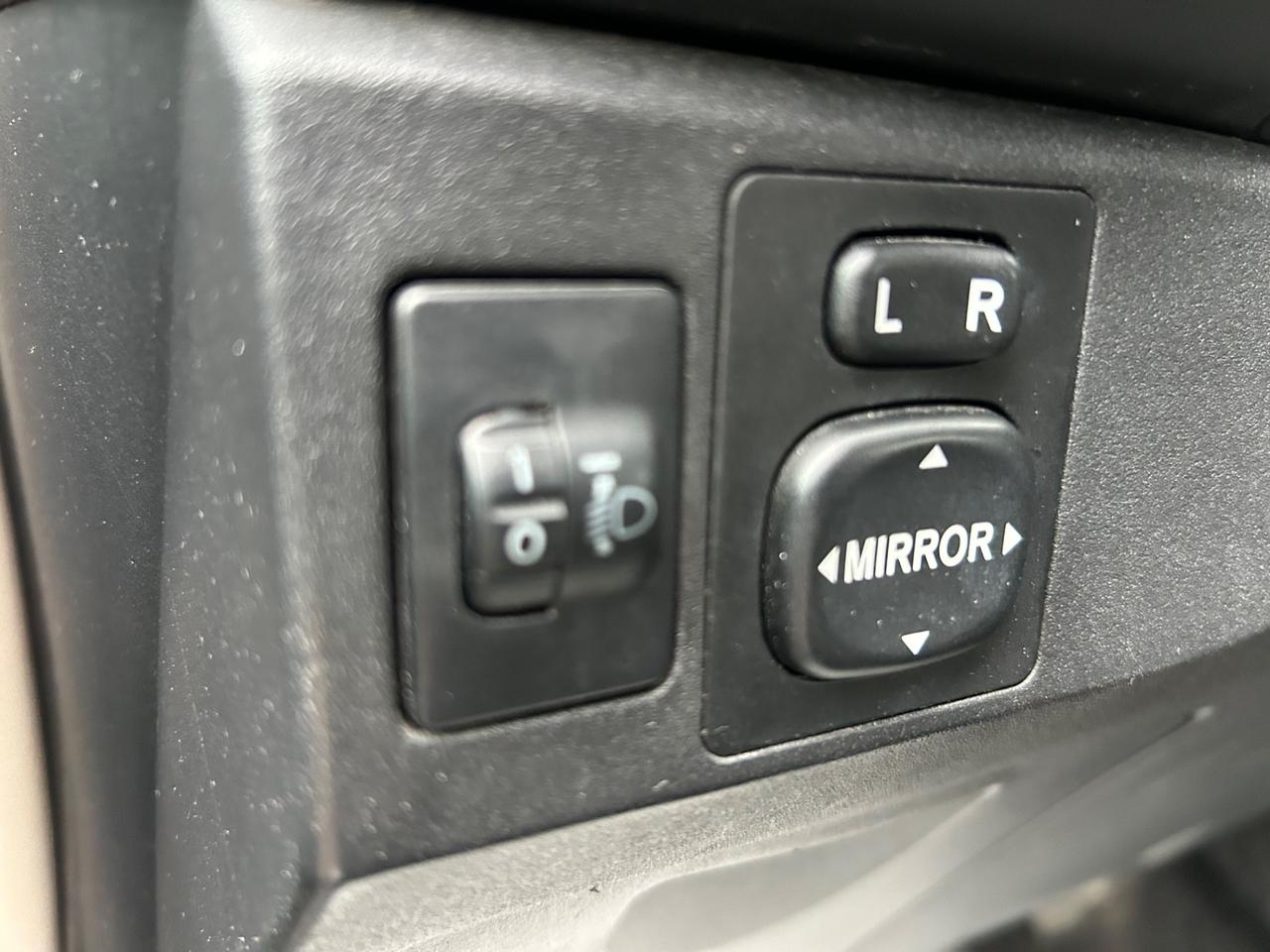 Toyota Yaris 1.0 benzina 5 porte *NEOPATENTATI*