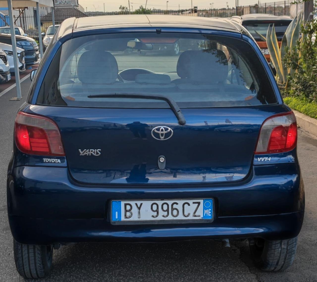 Toyota Yaris 1.0i 16V cat 5 porte Sol