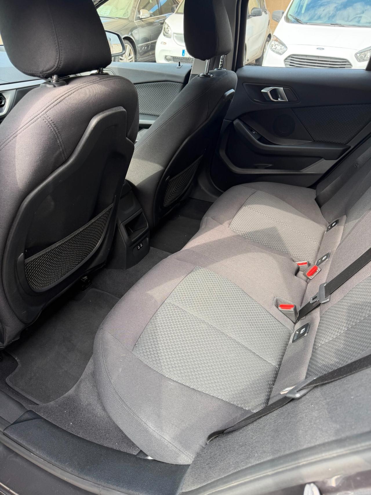 Bmw 116 116d 5p. Business Advantage