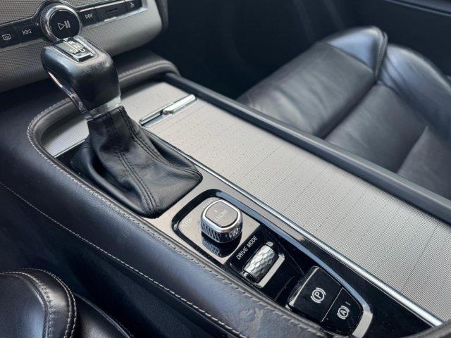 VOLVO XC90 D5 AWD Geartronic 7 posti Inscription