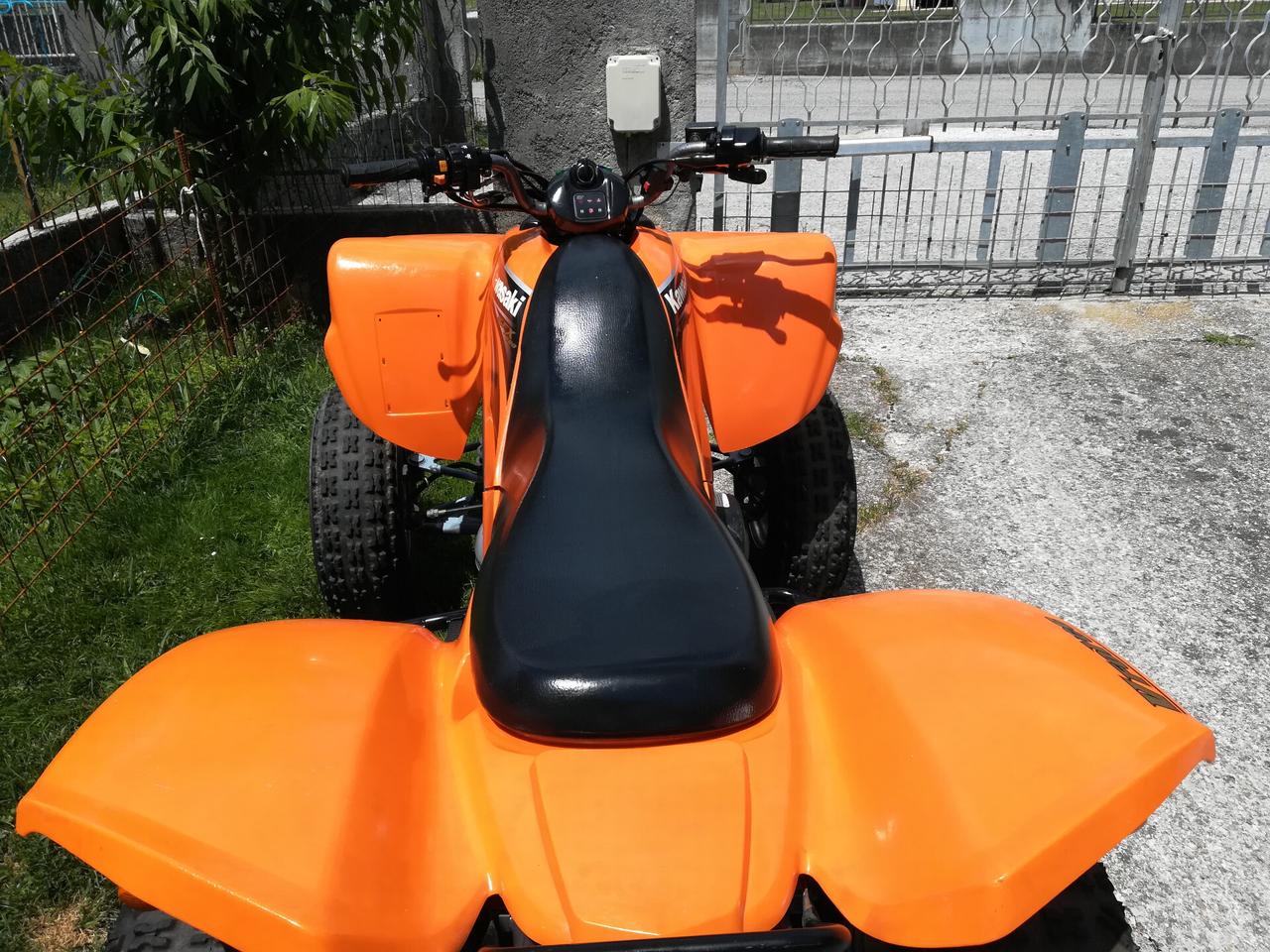 Kawasaki KFX 700 automatico con retro patente b