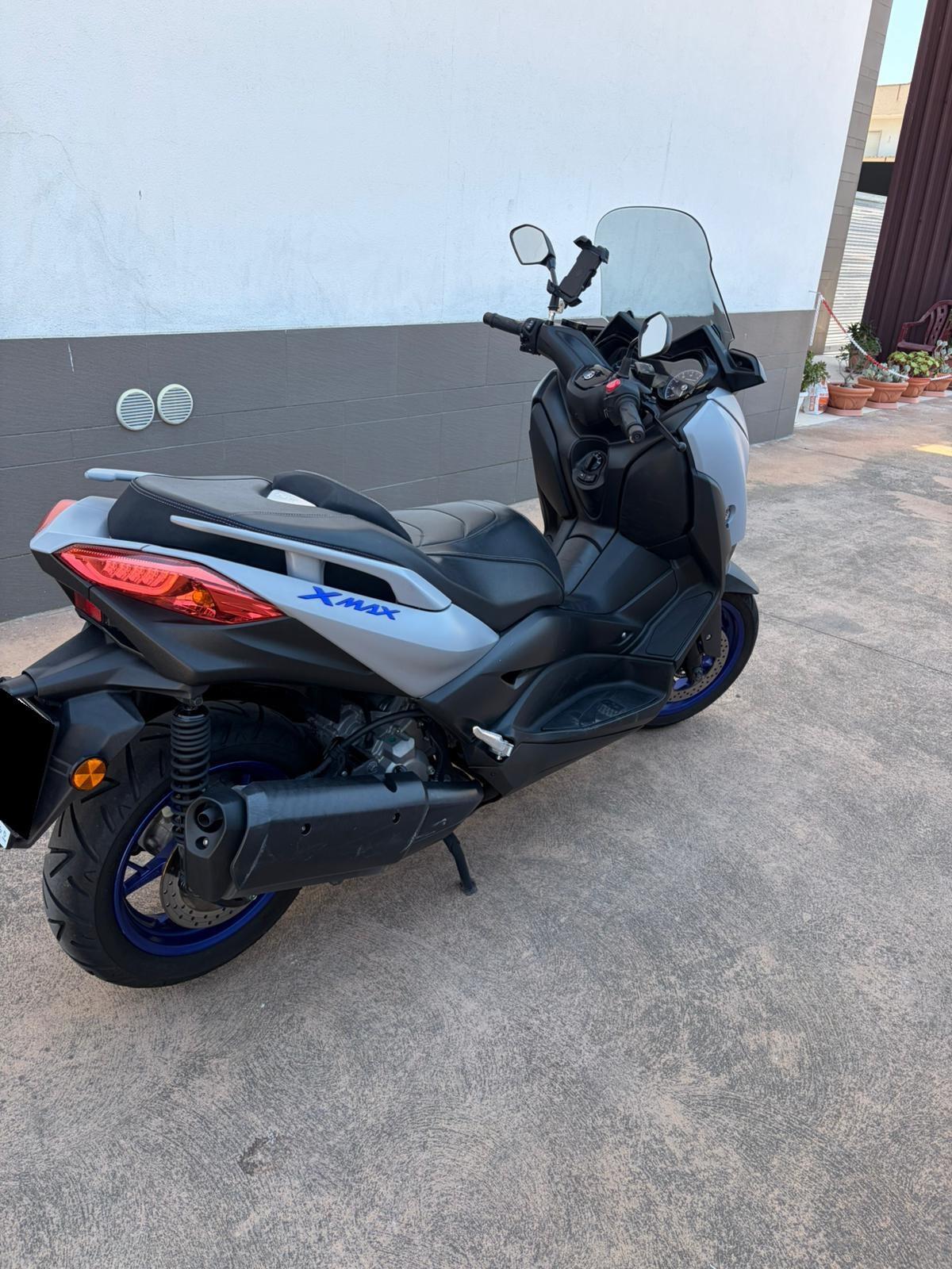 Yamaha X-Max 300