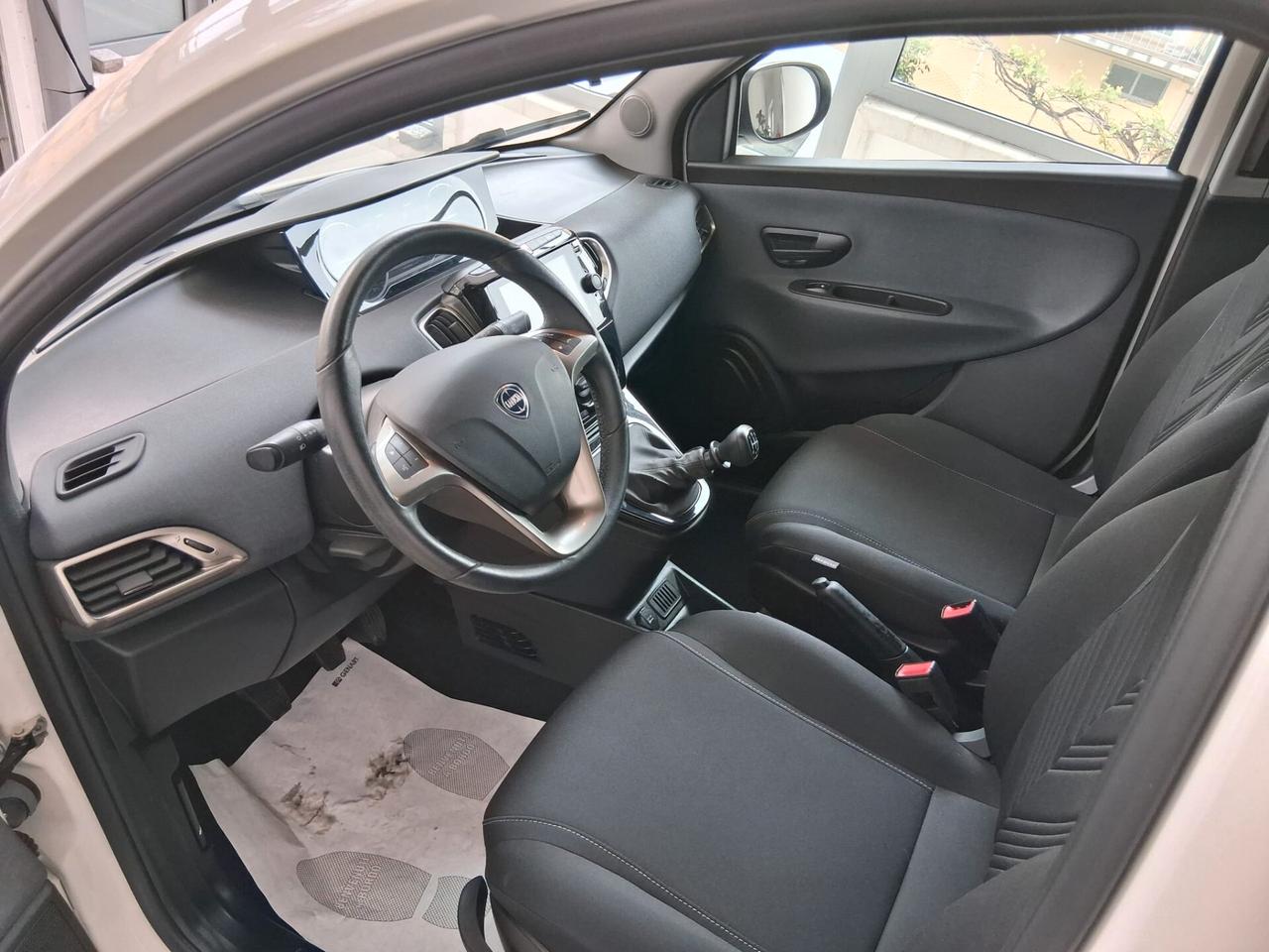 Lancia Ypsilon 1.0 FireFly 5 porte S&S Hybrid Gold 2023