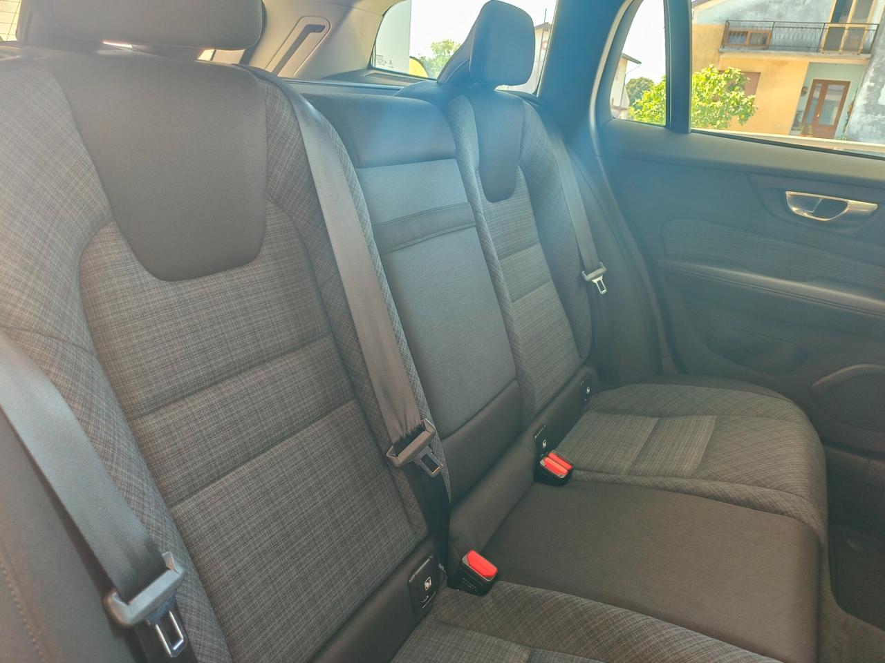Volvo V60 B4 (d) Geartronic Momentum Business