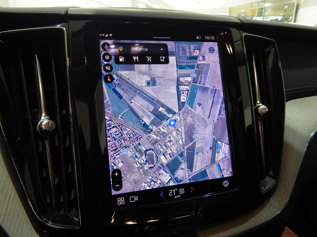 Volvo XC60 2.0 b4 Plus Bright Pro Aut. TETTO-NAVI-PELLE-PARK