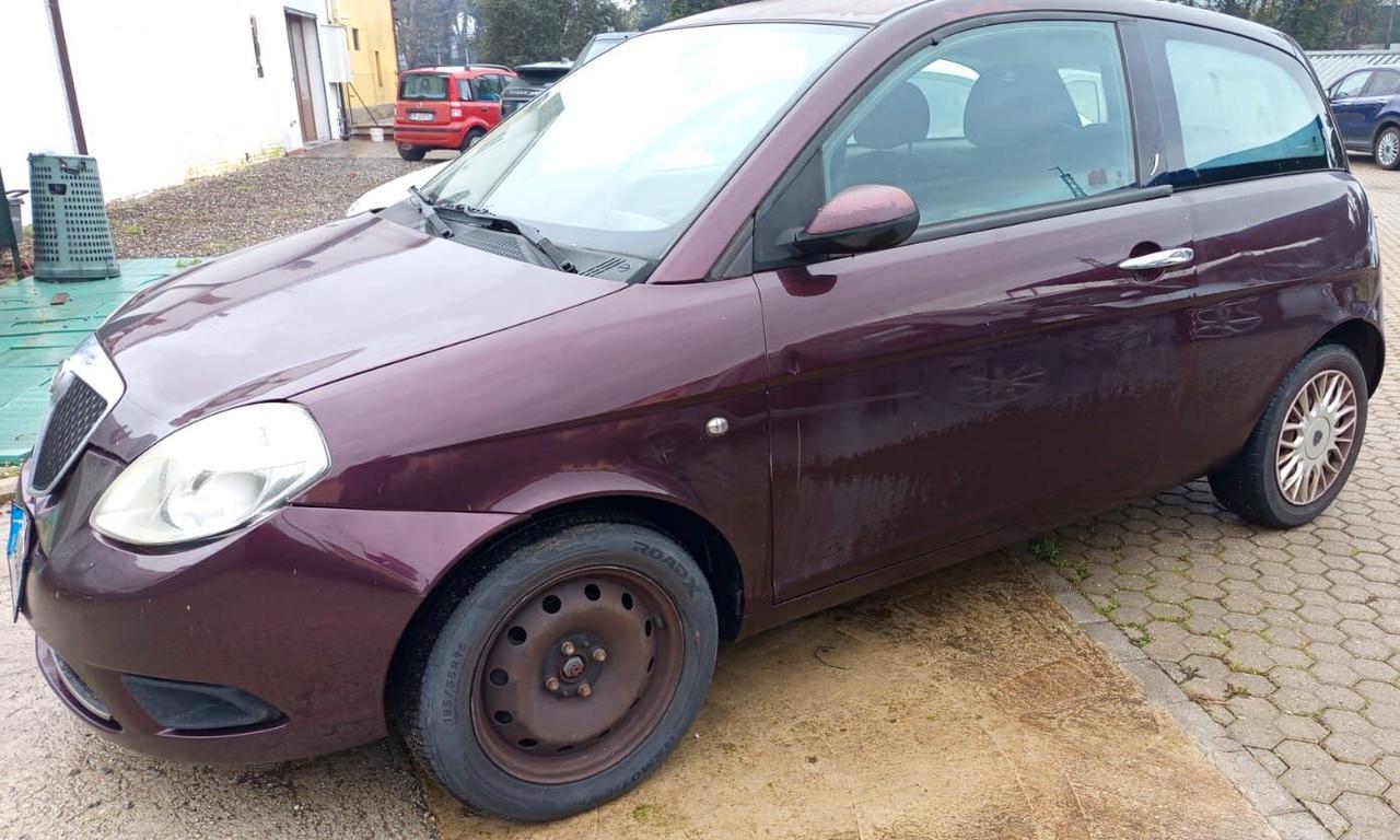 Lancia Ypsilon 1.3 MJT 75 CV Argento