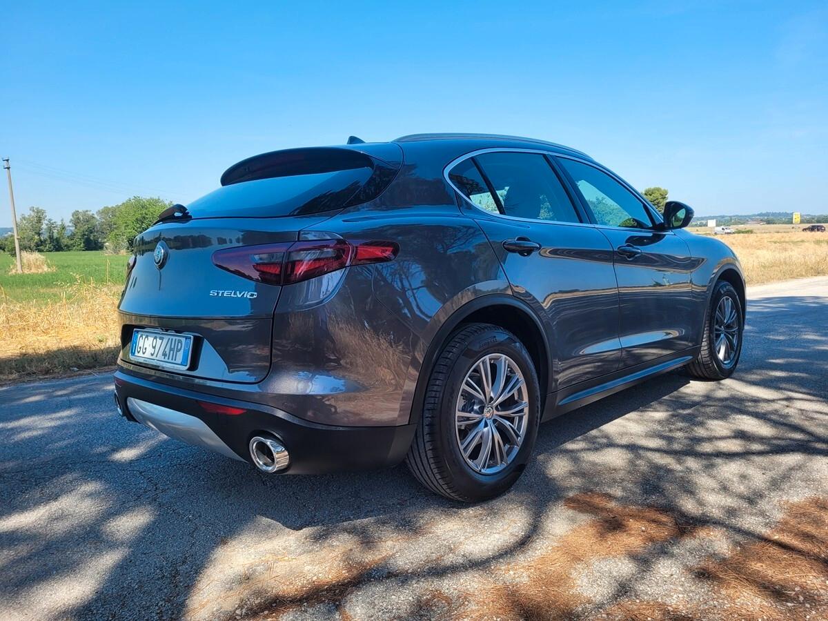 Alfa Romeo Stelvio 2.2 Turbodiesel 190 CV AT8 Q4 Business