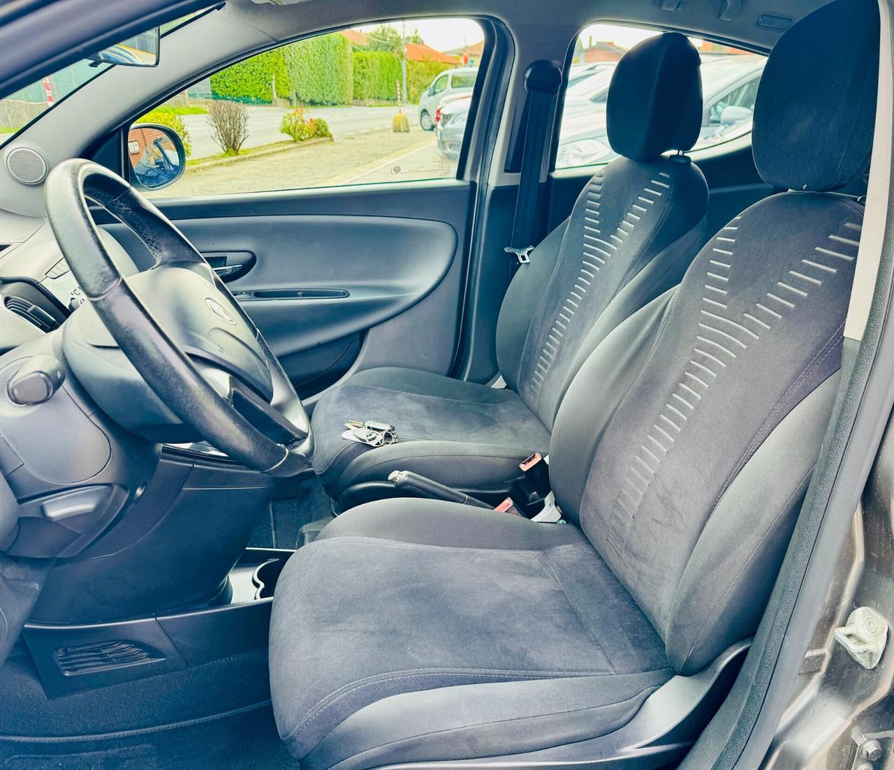 Lancia Ypsilon 1.2 69 CV 5 porte S&S Platinum