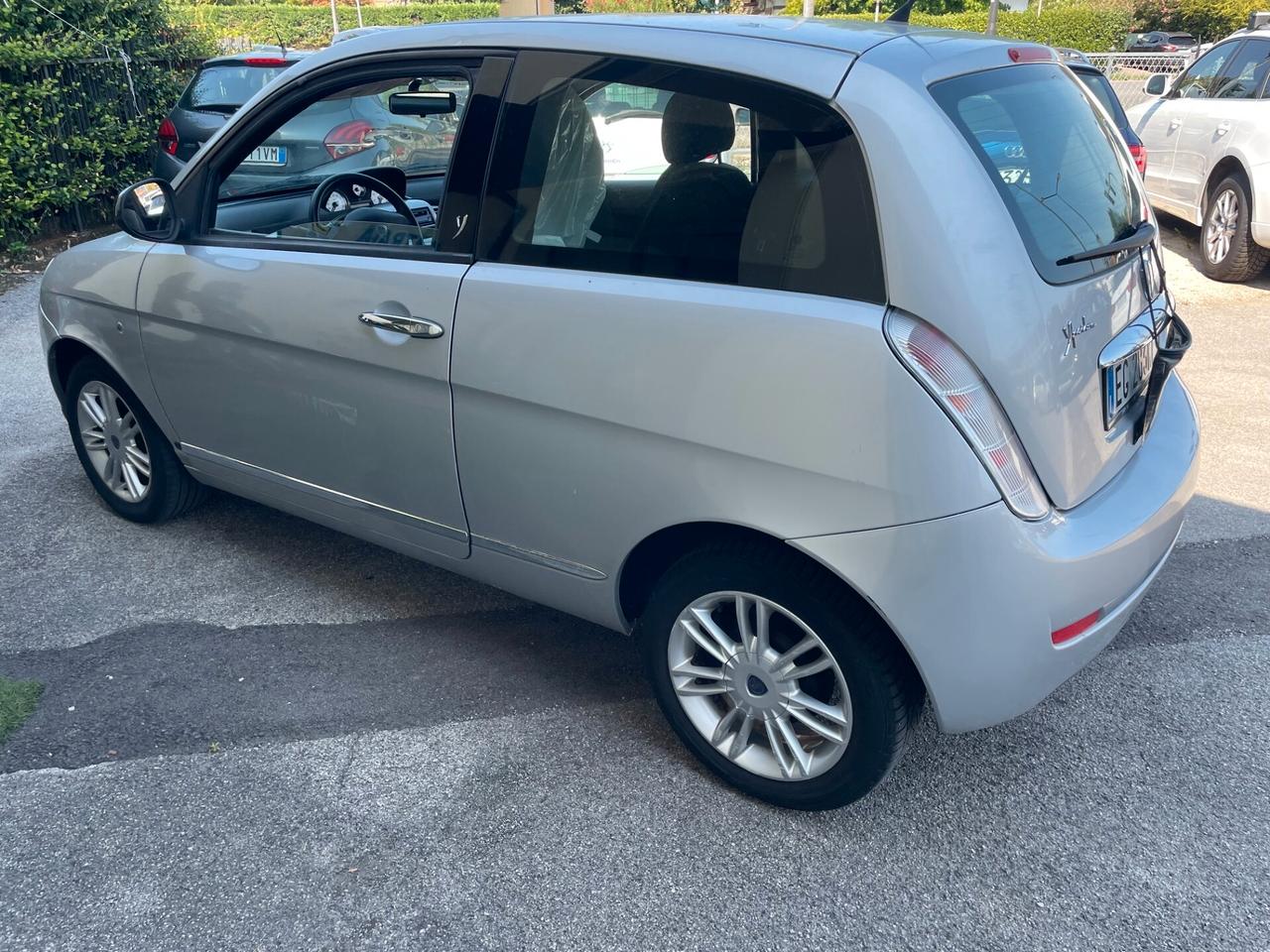 Lancia Ypsilon 1.2 69 CV Unyca