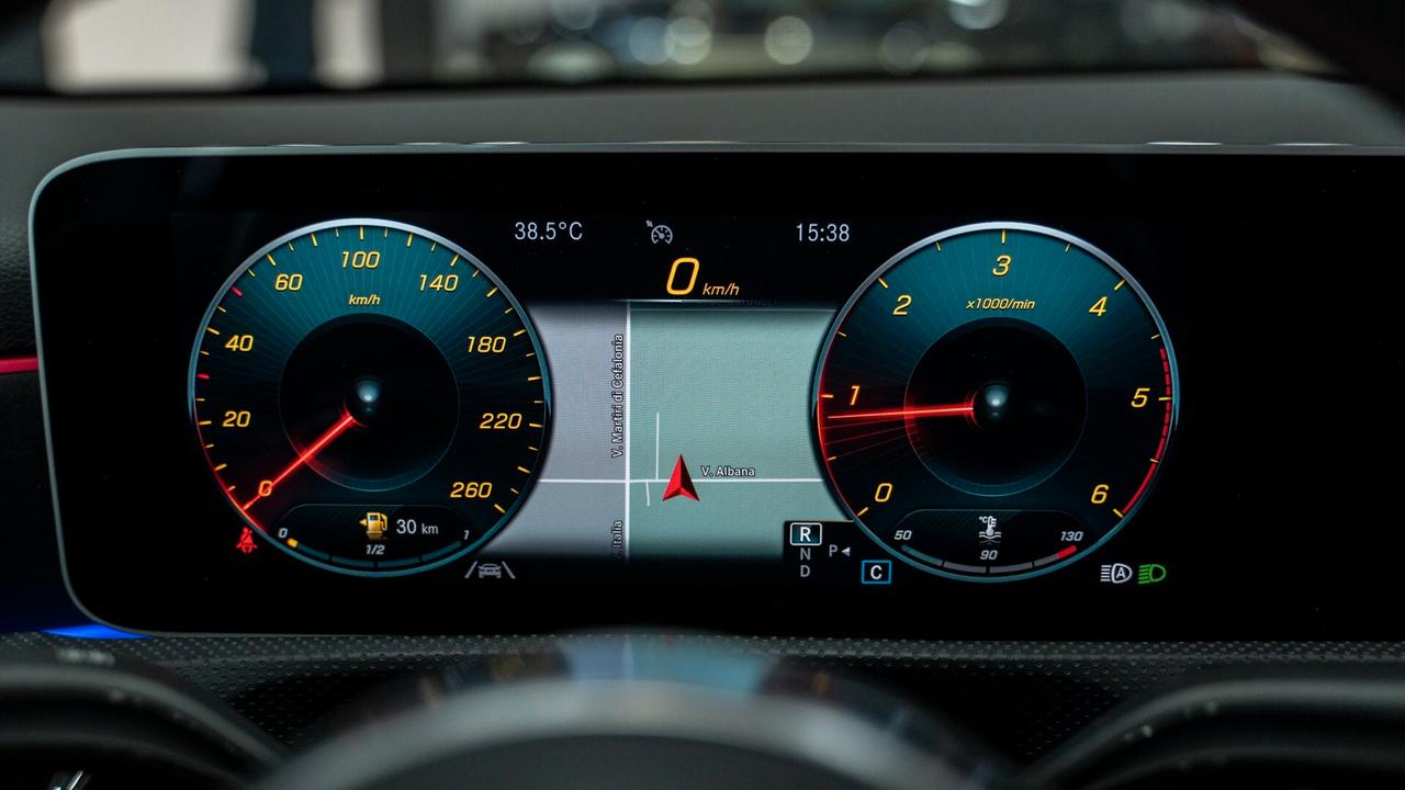 Mercedes-benz A 200 D PREMIUM PLUS AMG 19" TETTO PACK LUCI MULTIBEAM FULL OPTIONAL