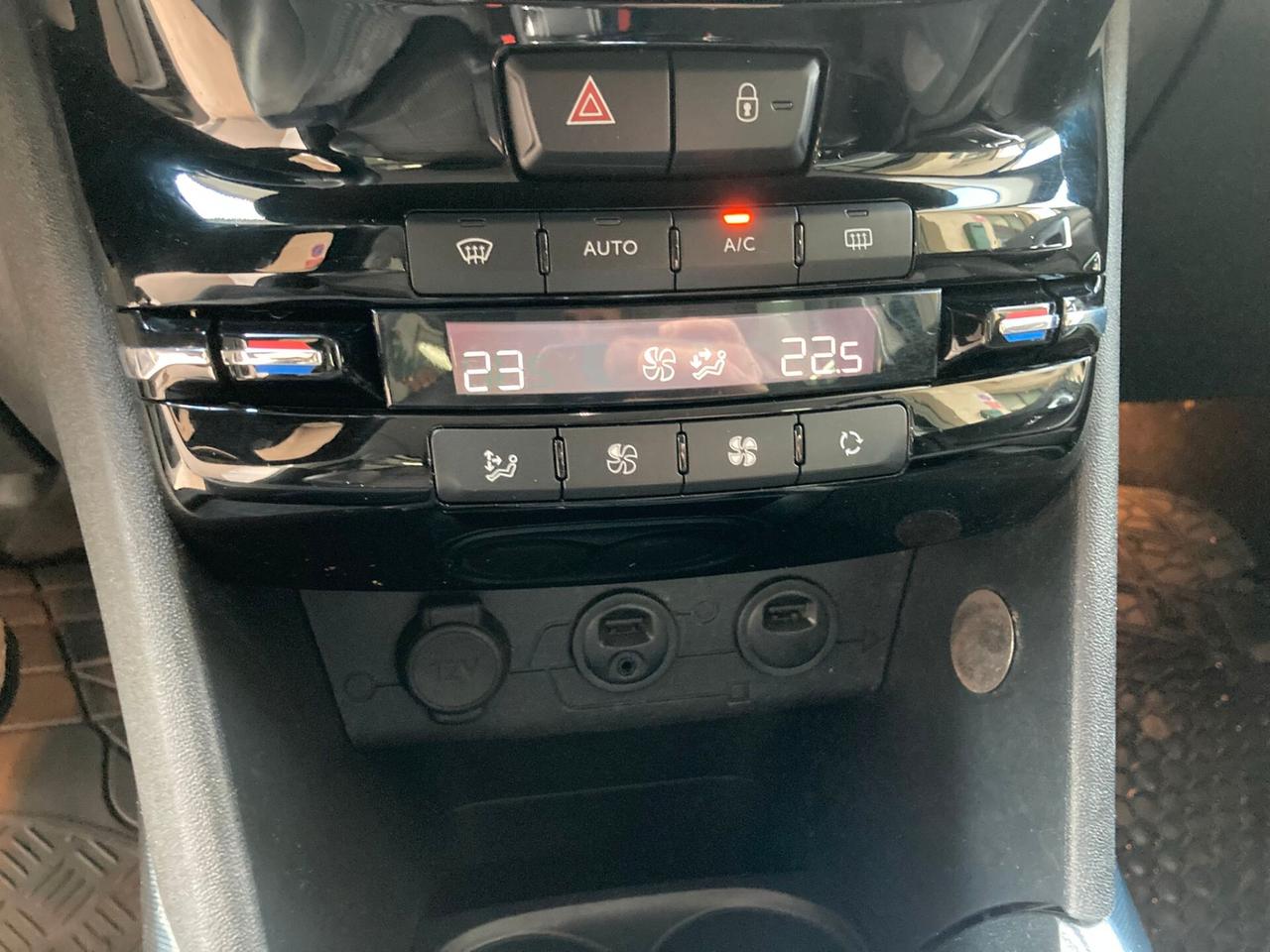 Peugeot 2008 1.6 e-HDi - PERFETTA - 2014