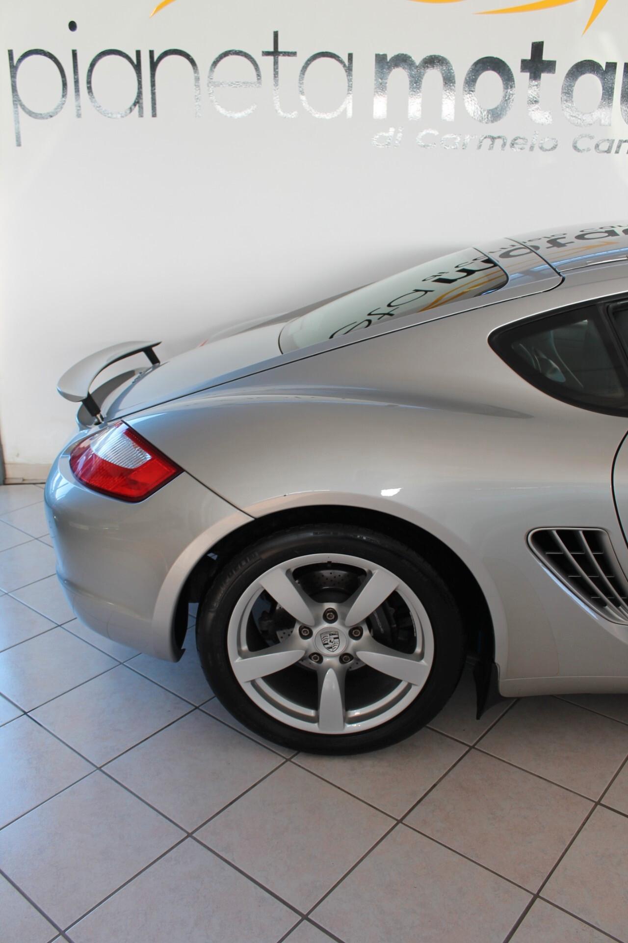 Porsche Cayman 2.7