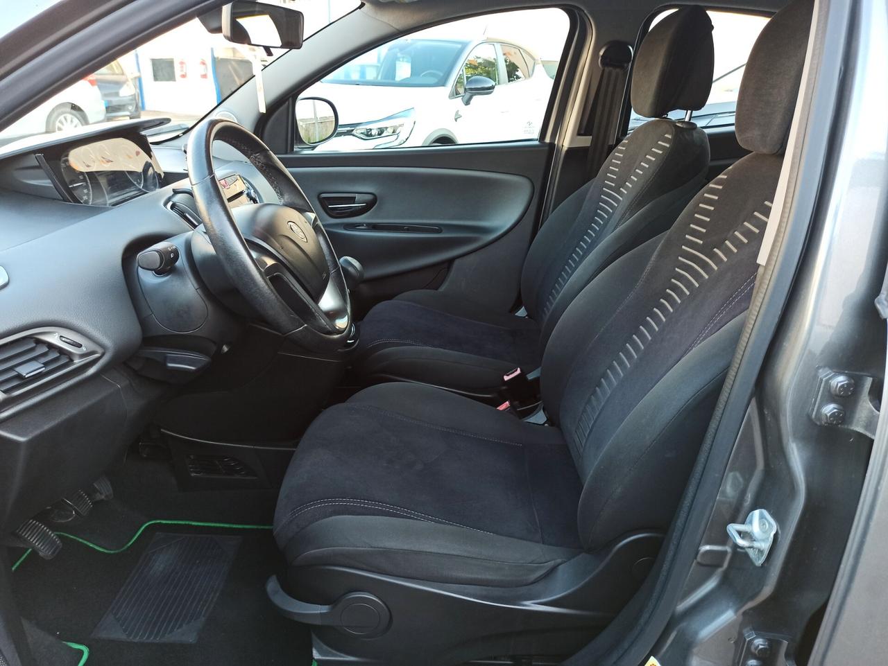 Lancia Ypsilon 1.2 69 CV 5 porte S&S Gold
