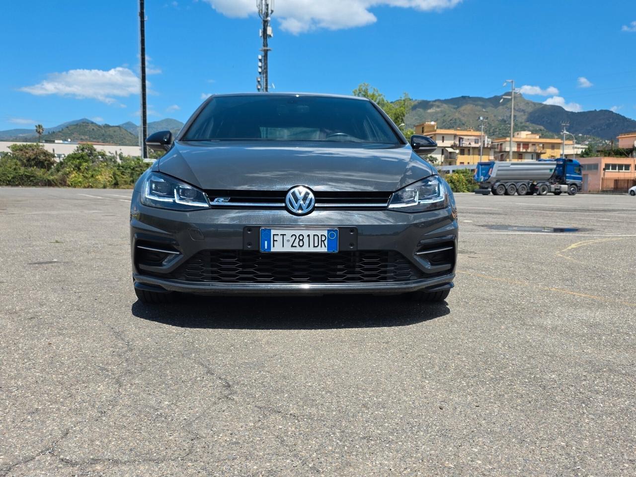 Volkswagen Golf 7.5 R-Line 1.6tdi VIRTUAL FARI LED