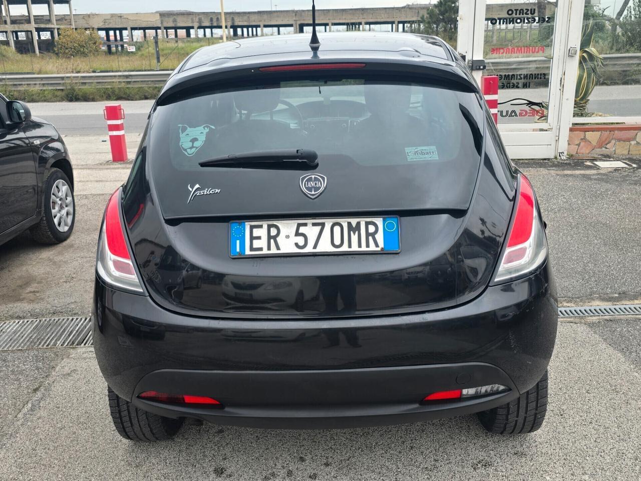 Lancia Ypsilon 0.9 TwinAir 85 CV 5 porte Metano Ecochic Silver