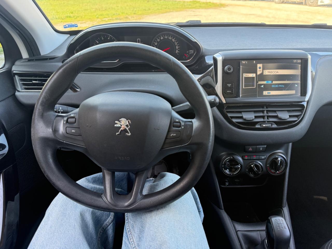 Peugeot 208 1.2 benzina 70 milaKM Neopatentati