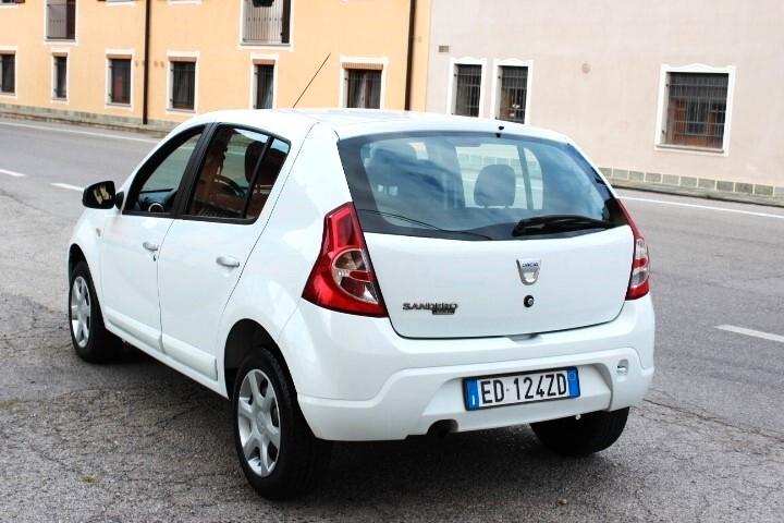 Dacia Sandero 1.2 16V Lauréate NEOPATENTATI CLIMATIZZATA PNEUMATICI MICHELINE ALPIN