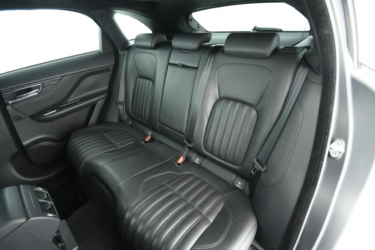 JAGUAR F-Pace 2.0d i4 Portfolio 180cv auto TETTO PANO+CAMERA+APP CONNECT