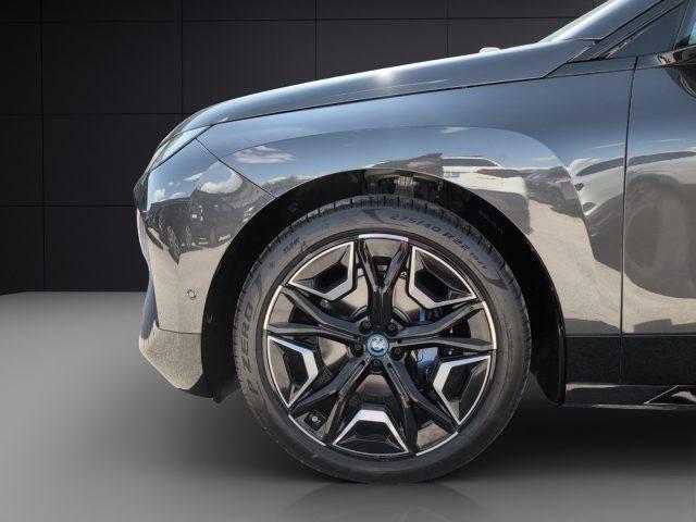 BMW iX xDrive40 Pacchetto Sportivo