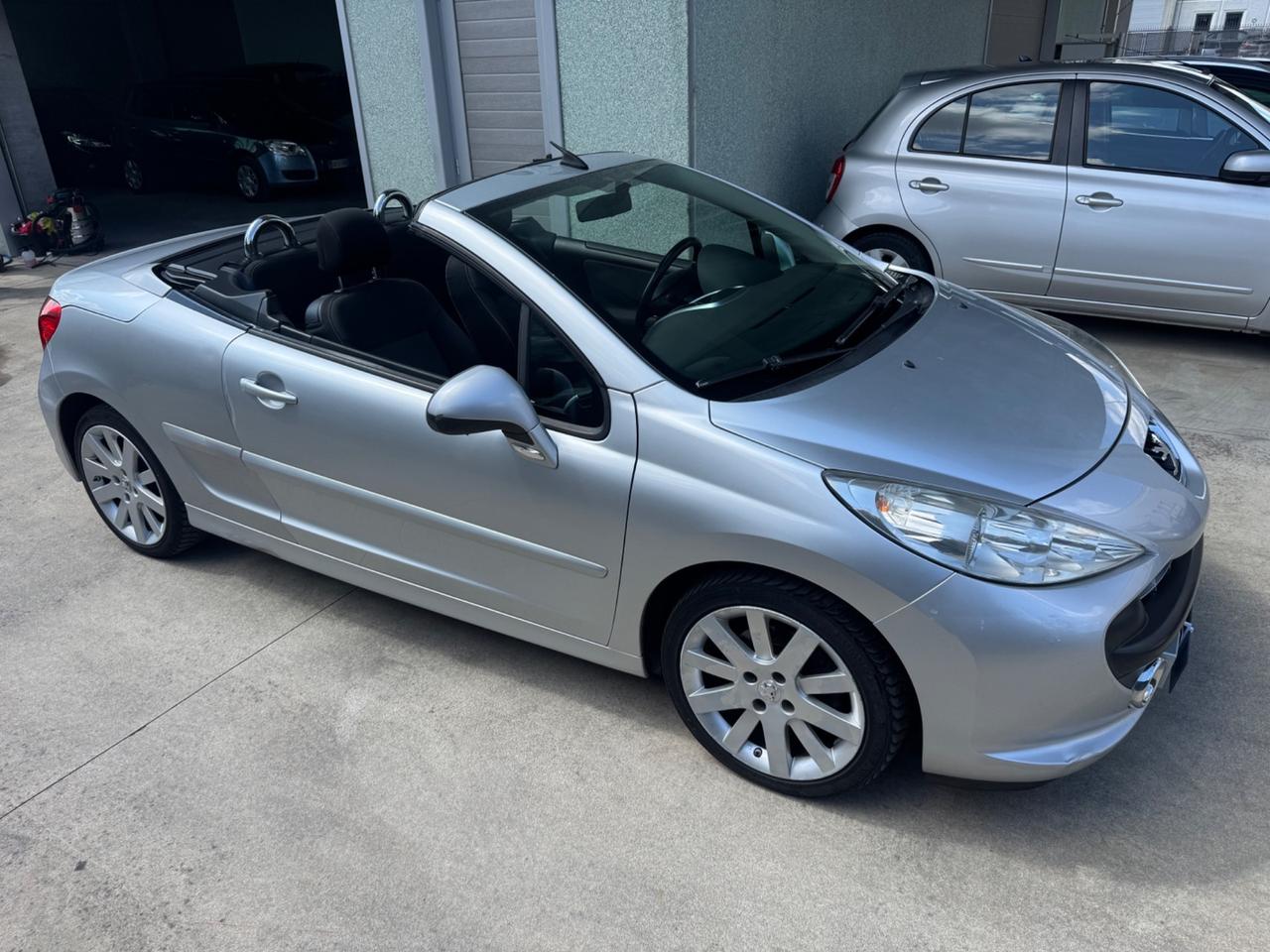 Peugeot 207 1.6 HDi 110CV CC Féline