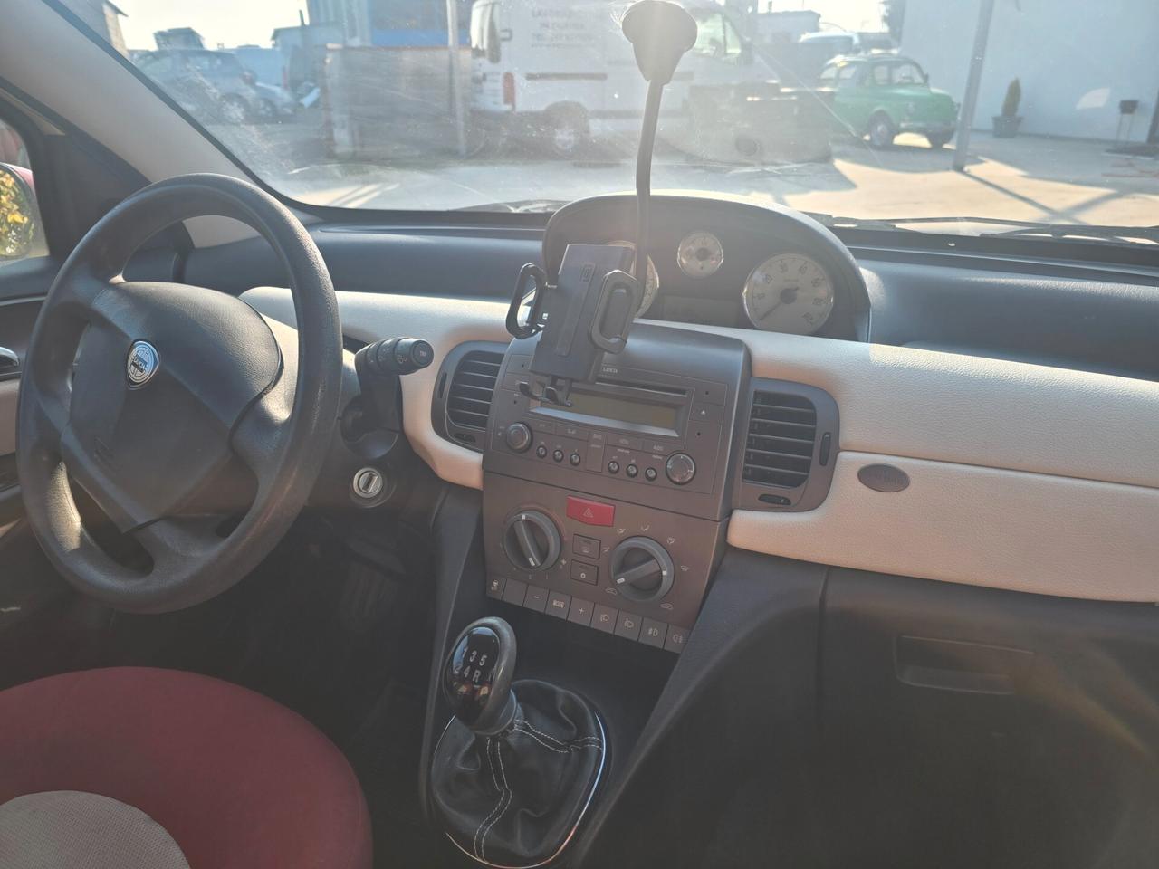 Lancia Ypsilon 1.2 16V Platino