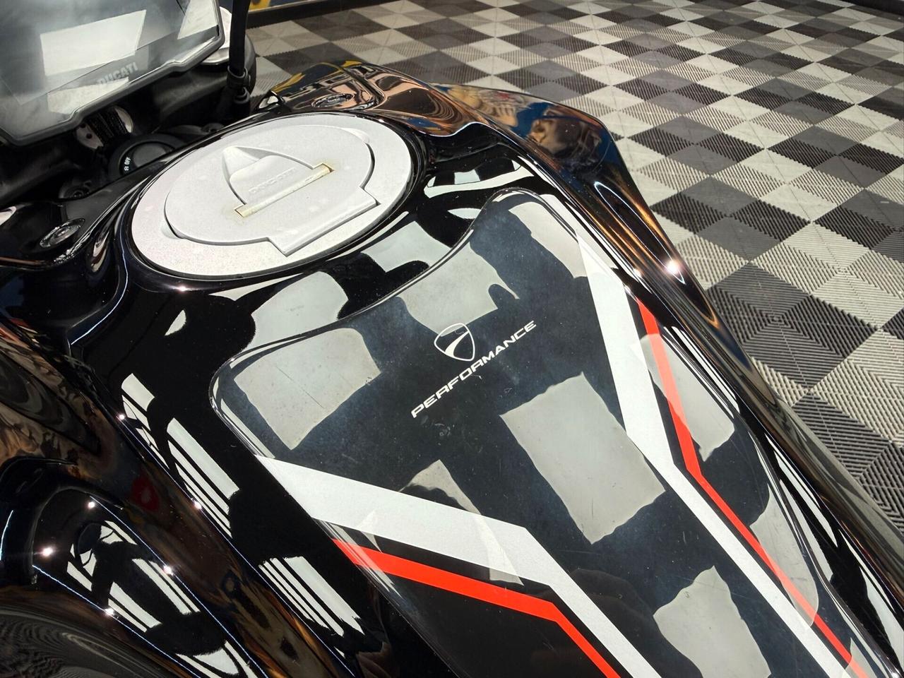 Ducati Diavel V4 (34050)