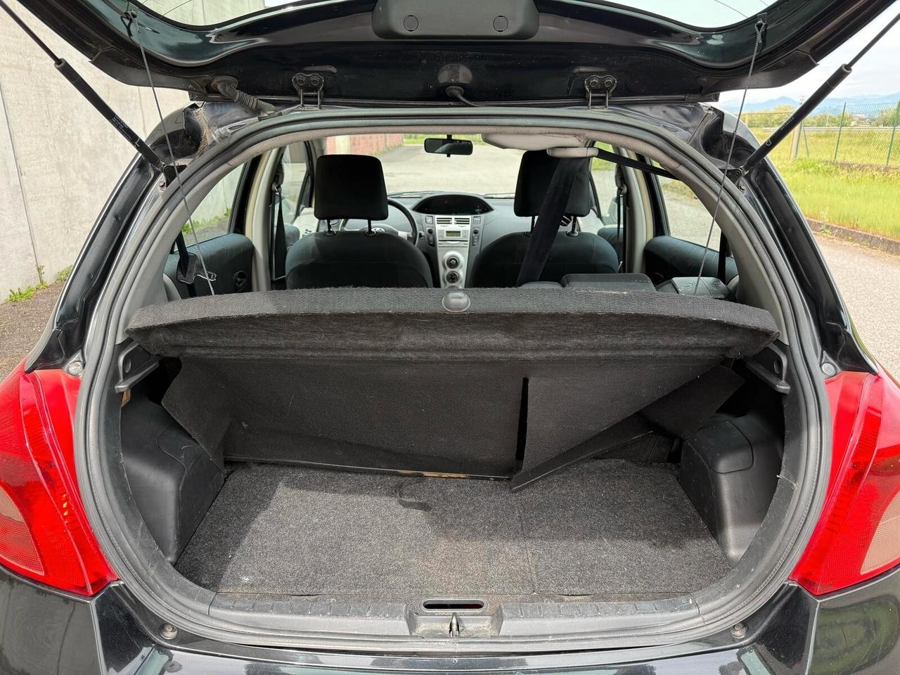 Toyota Yaris 1.0 5 porte 69cv NEOPATENTATI