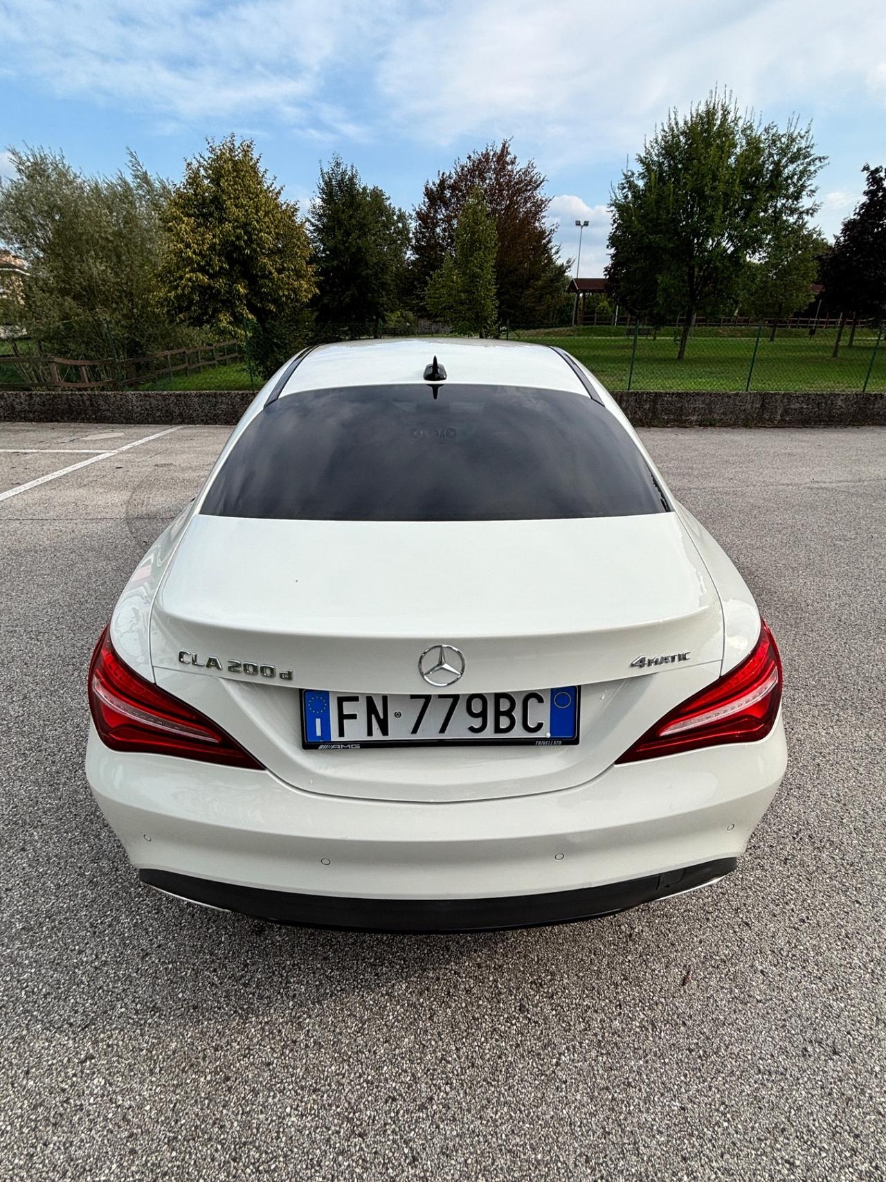 Mercedes-benz GLA 200 d Automatic Premium