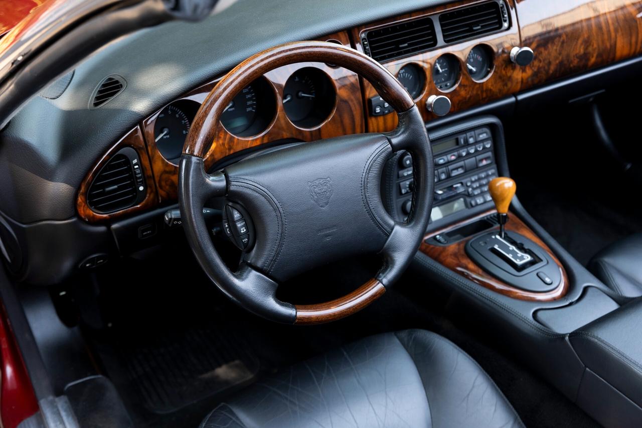 Jaguar XK *Stupenda * Tonneau*Frangivento*