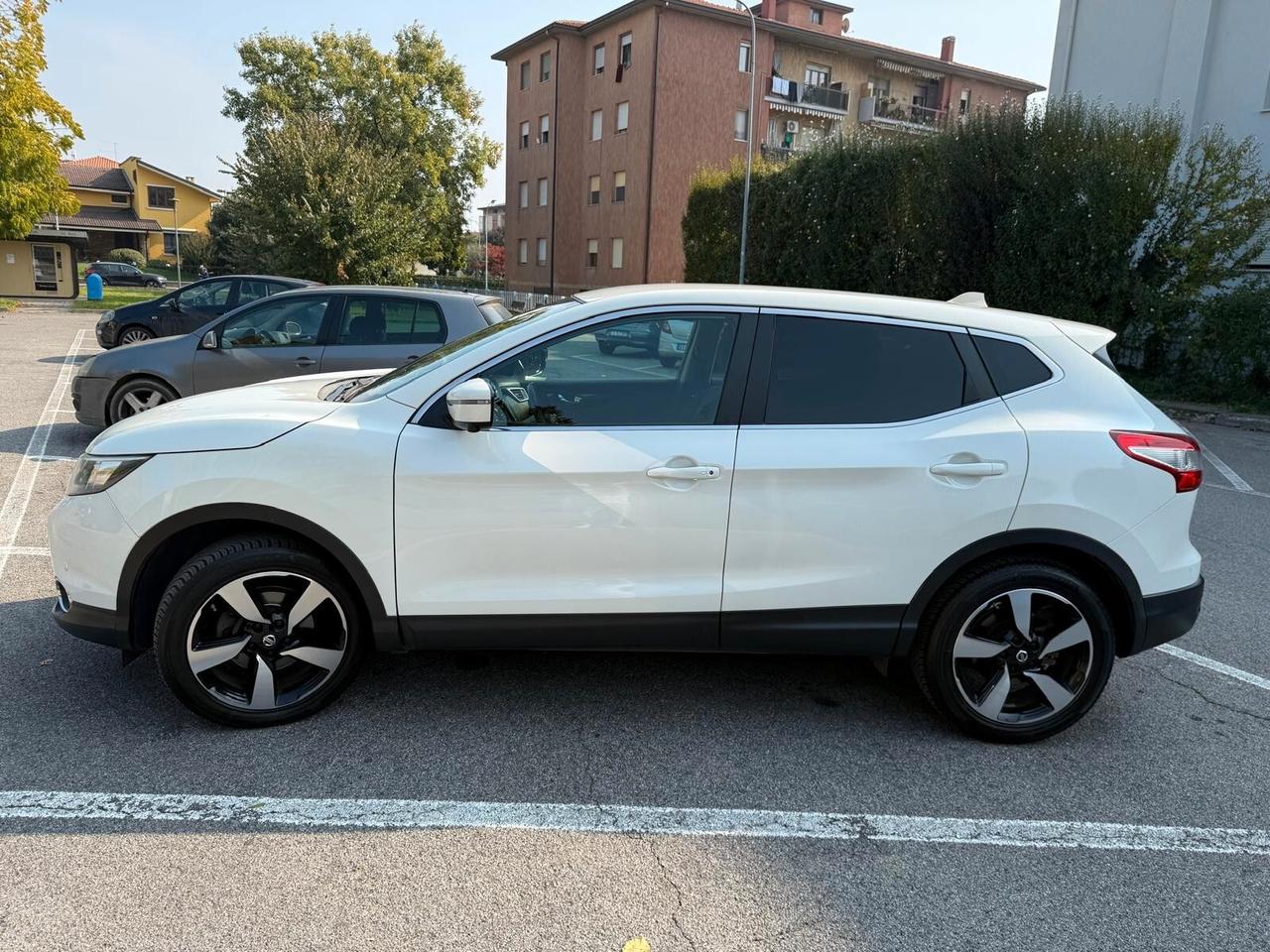 Nissan Qashqai 1.6 dCi DPF 360