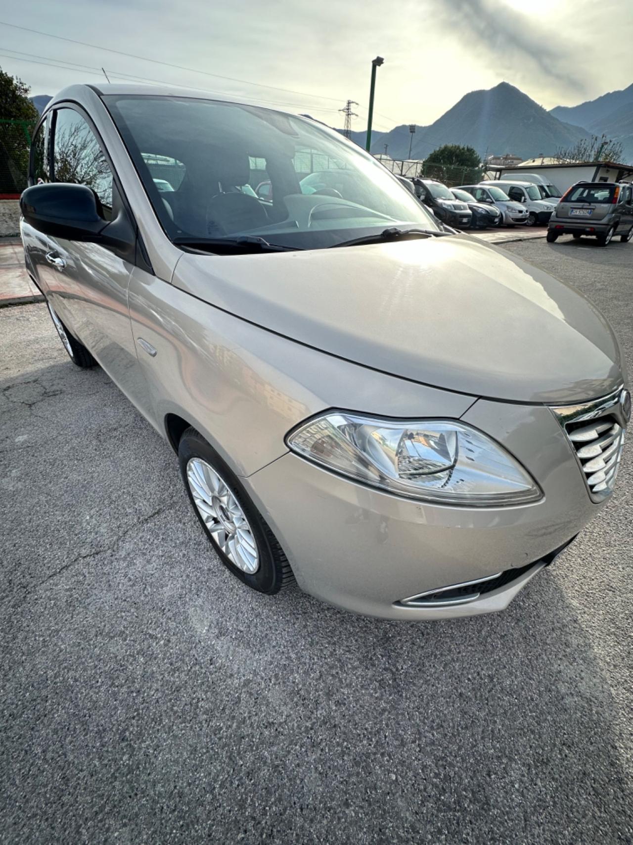 Lancia Ypsilon 0.9 TwinAir 85 CV 5 porte Metano Ecochic Gold