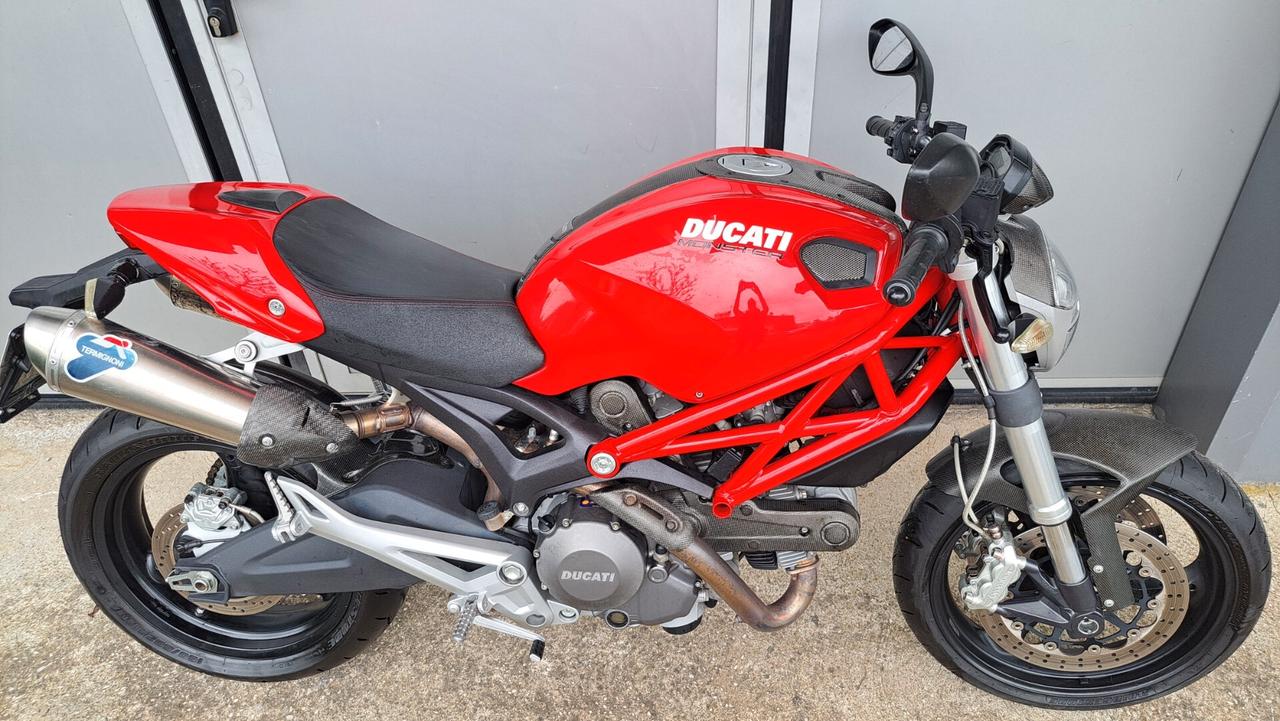 Ducati monster 696
