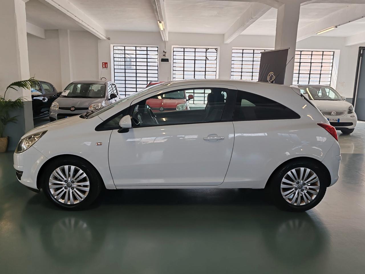Opel Corsa 1.2 3 porte Club