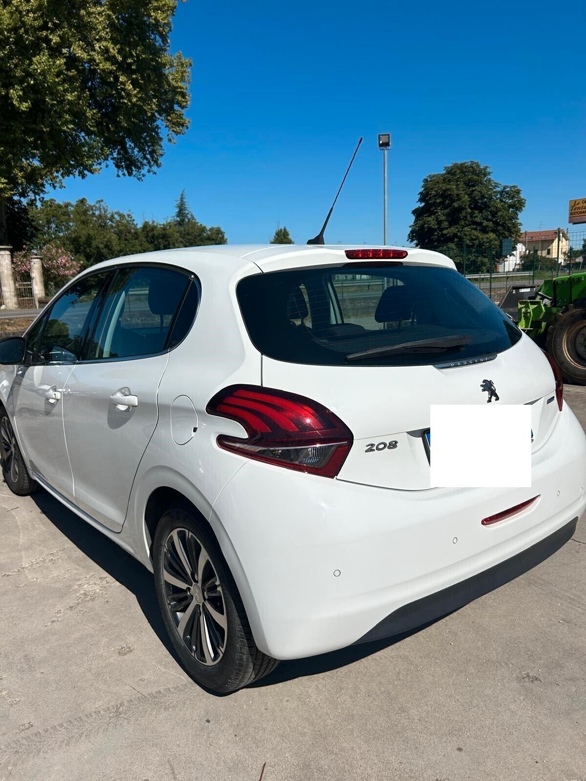 Peugeot 208 PureTech 82 5 porte Allure ok neo patentati