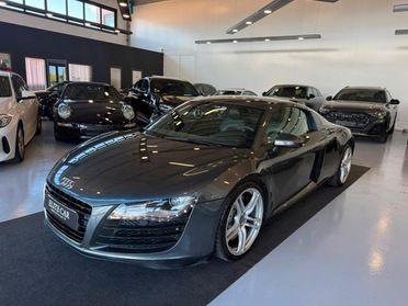 AUDI R8 4.2 V8 FSI quattro R tronic