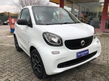 Smart ForTwo 70 1.0 Passion TOTAL WHITE ADATTA PER NEOPATENTATI-PELLE-NAVIGATORE-SEDILI RISCALDATI-POSSIBILITA' DI GARANZIA FINO A 36 MESI!!!