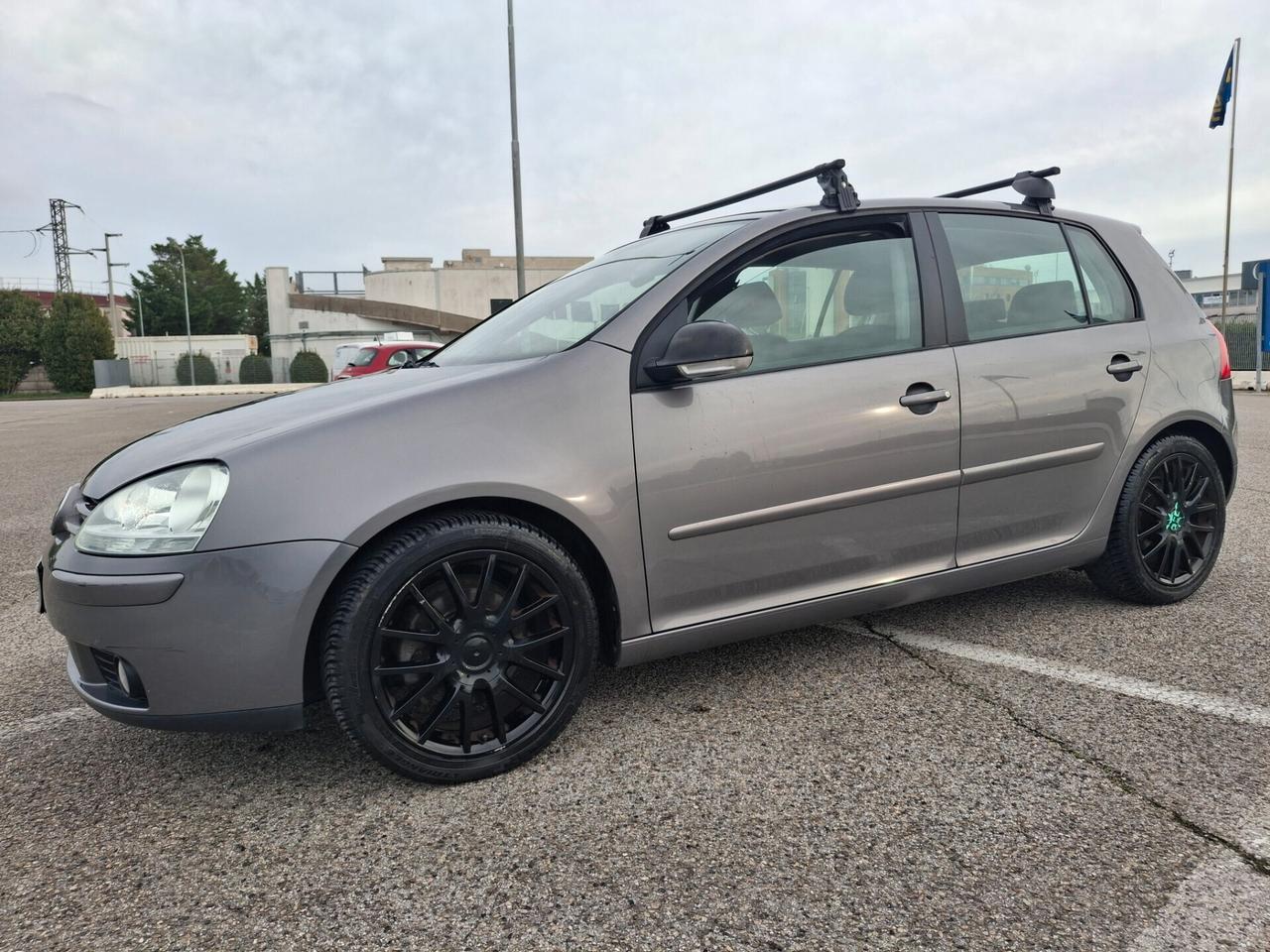 Volkswagen Golf 1.6 16V FSI 5p. Sportline