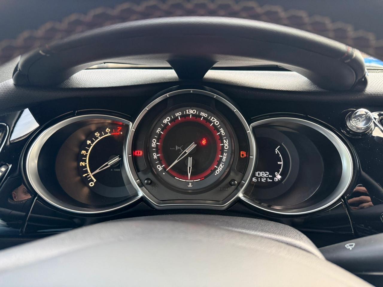 DS3 1.6 THP Performance 208CV Black Special