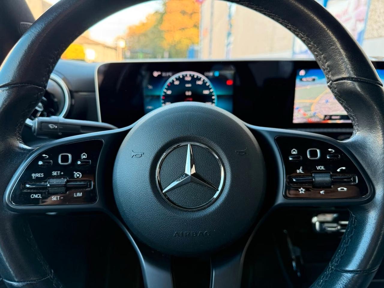 Mercedes-benz CLA 180 d Coupé Telecamera LED ParkAssist Navigazione