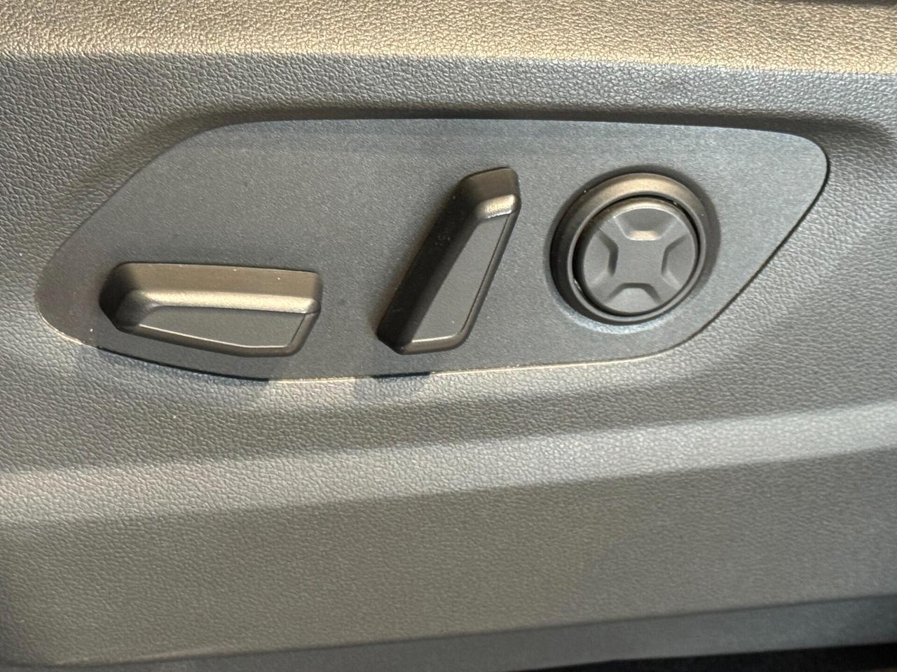 Hyundai STARIA 2.2 Wagon 2wd auto Led App conn 9p 18" (+Iva)