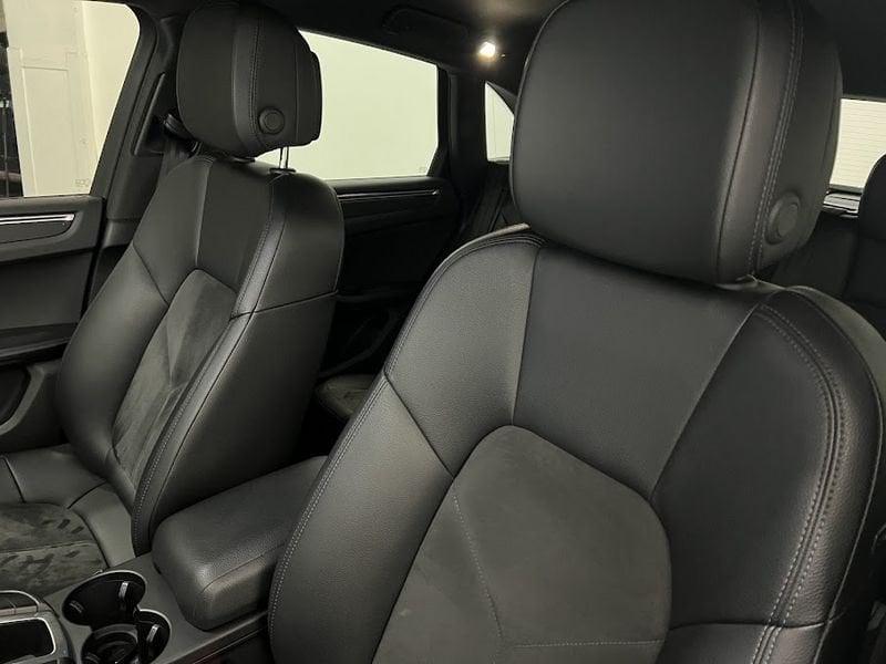 Porsche Macan 2.0 iva esposta