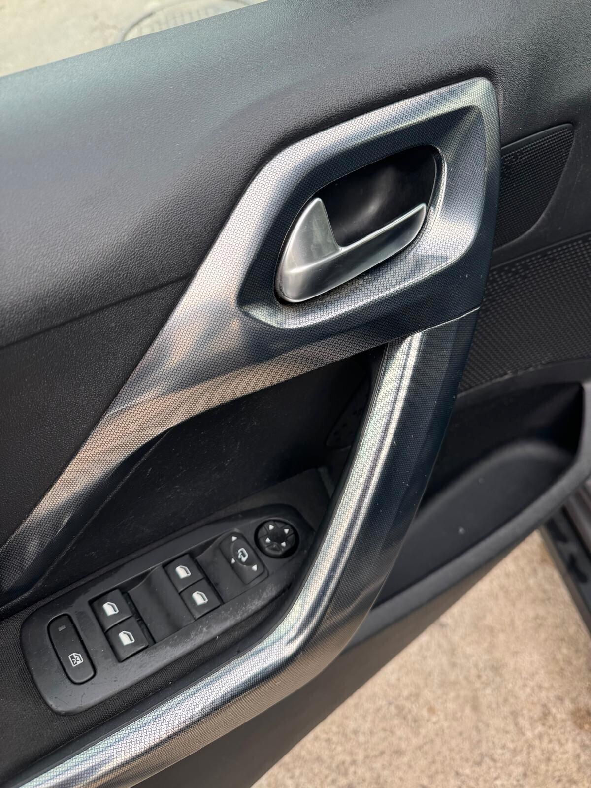 Peugeot 2008 1.6 e-HDi 115 CV Stop&Start Allure