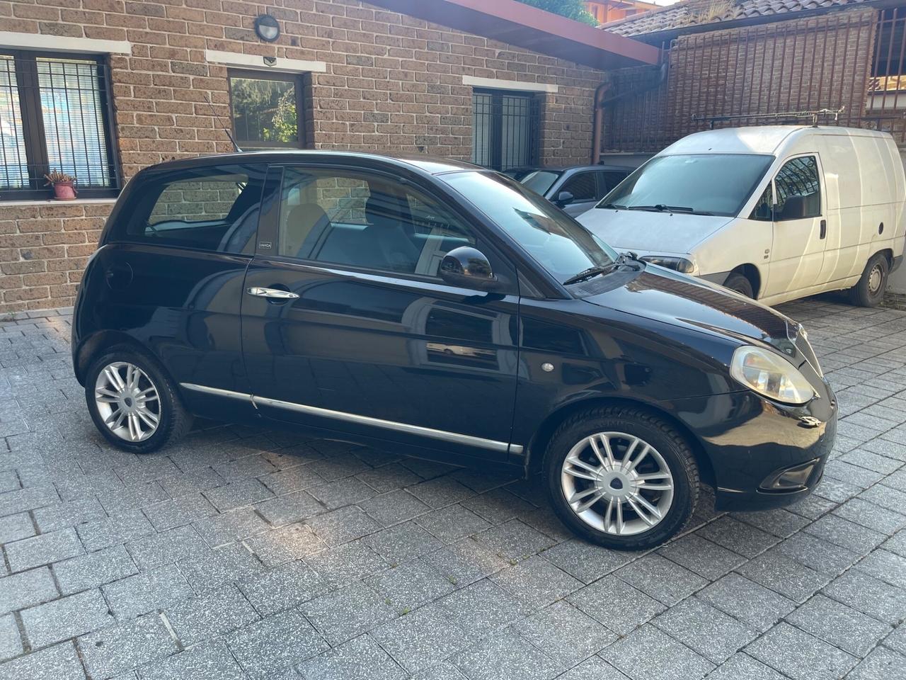 Lancia Ypsilon 1.2 69 CV Unyca
